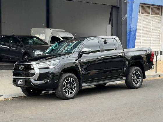 TOYOTA HILUX 2.8 D-4D TURBO DIESEL CD SRX LIMITED 4X4 AUTOMÁTICO TOYOTA HILUX 2.8 D-4D TURBO DIESEL CD SRX LIMITED 4X4 AUTOMÁTICO